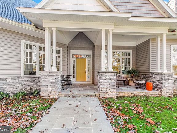 2nd image of 885 Aldinger Dr