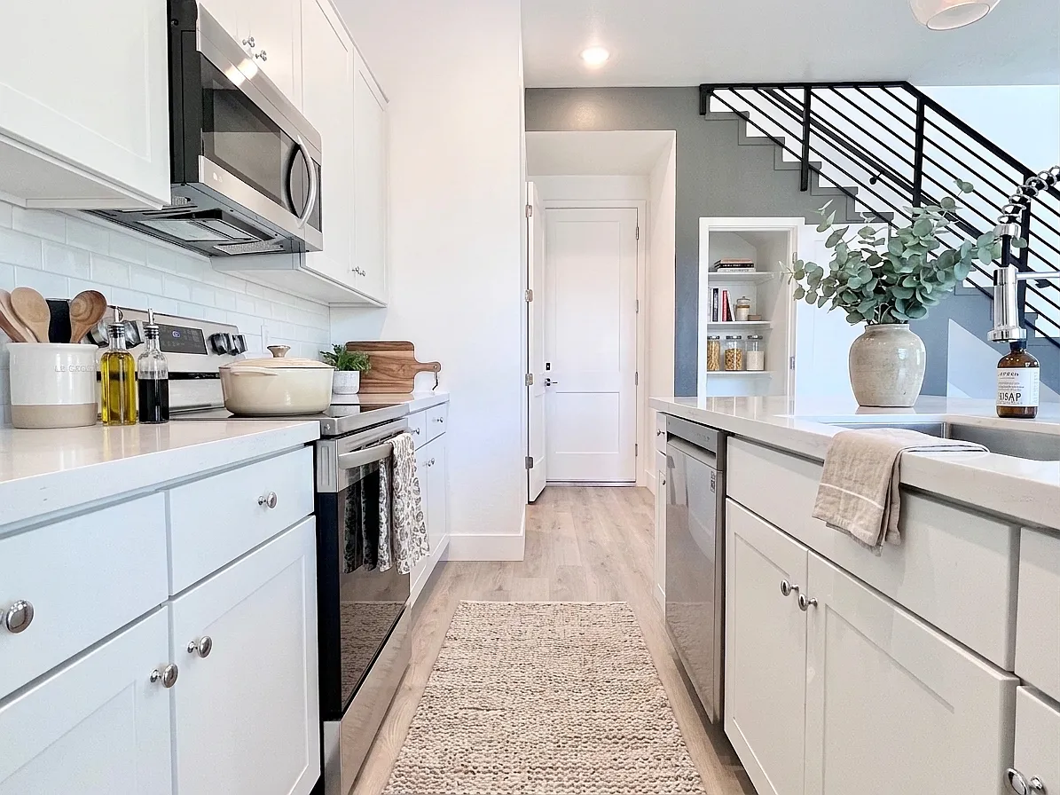 2 bed, 2.5 bath, 1322 sqft, $2,695 — Photo 4