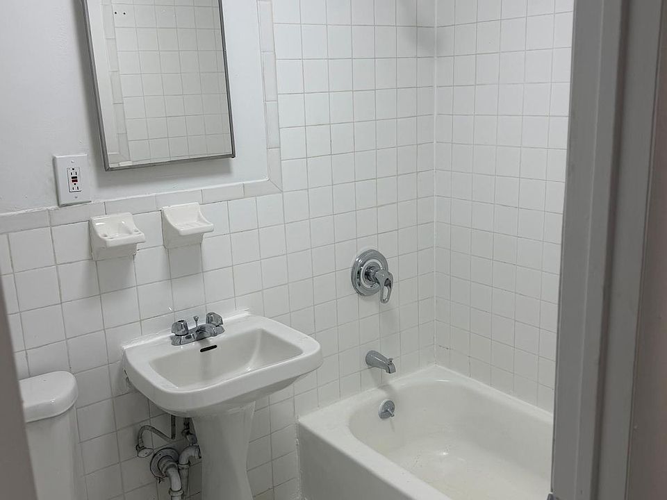 2nd image of 544 W 160th St APT B1