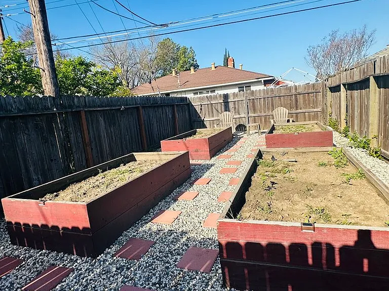 3829 Whitney Ave — Photo 15