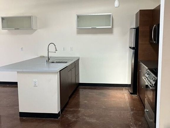 4th image of 701 Shadow Ln APT 410