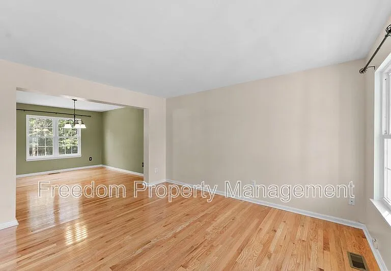 9140 Worthington Dr — Photo 11