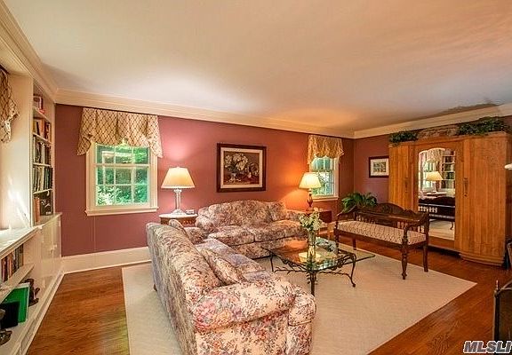 3rd image of 2 Walnut Ave