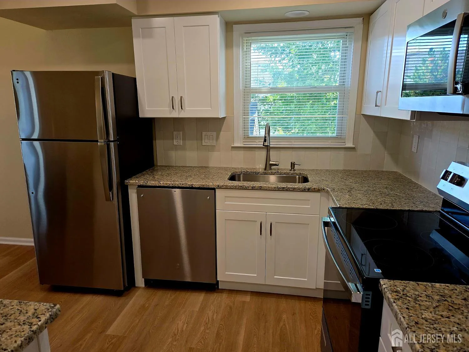 2 bed, 2.0 bath, 1150 sqft, $2,400 — Photo 2