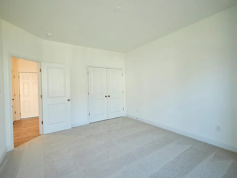 13868 Randolph Pond Ln — Photo 32