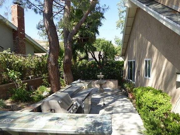 2nd image of 27829 Rosamond Dr