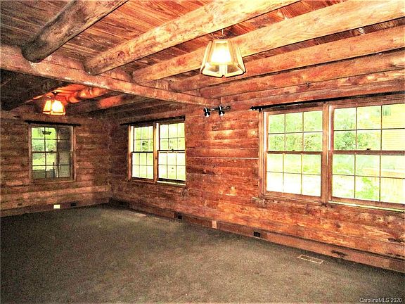 2nd image of 27 Cabin Ln