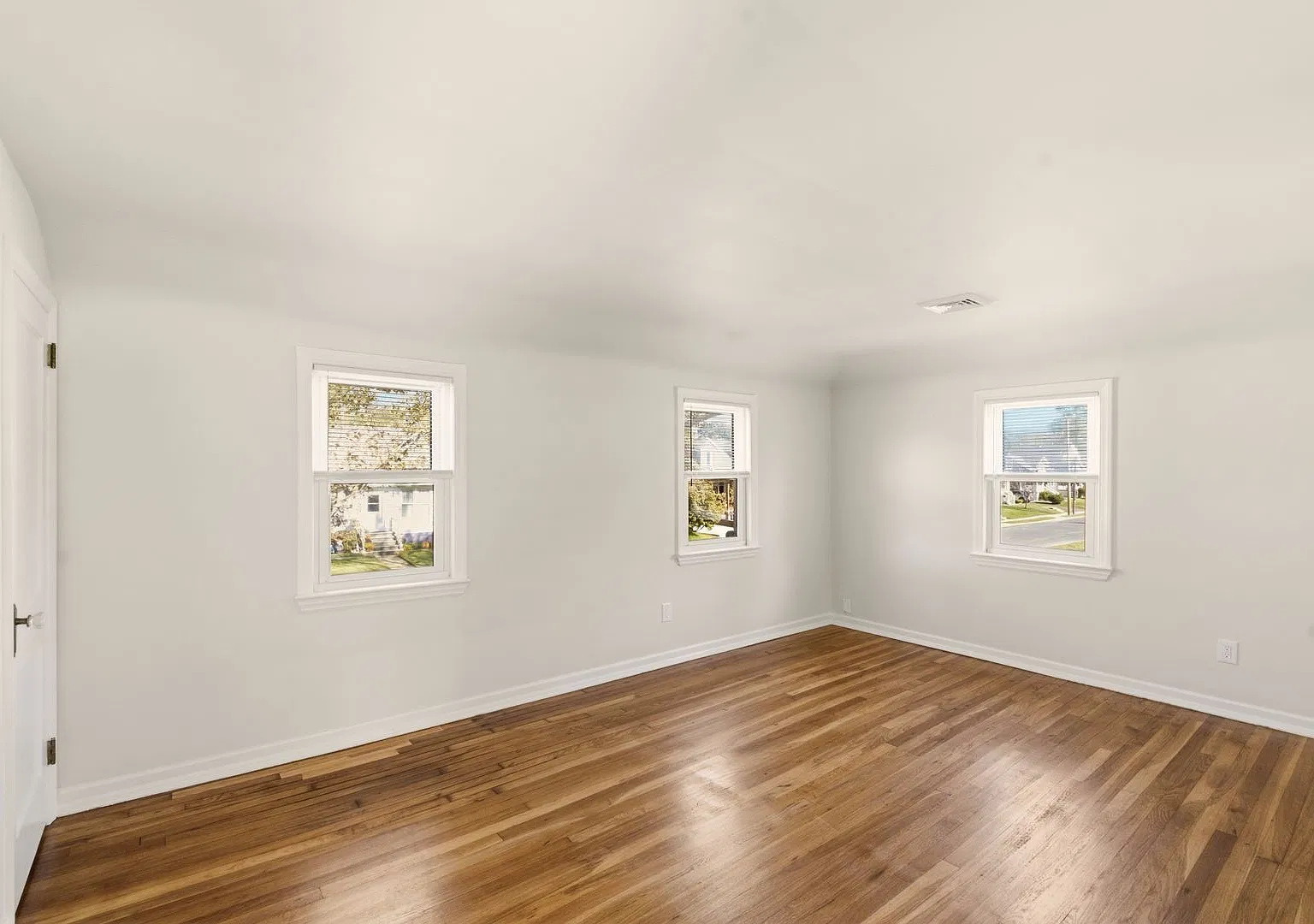 1 Bed | 1 Bath - Manheim Apartments - Oaklyn, NJ - Nice Quiet Neighborhood — Photo 3