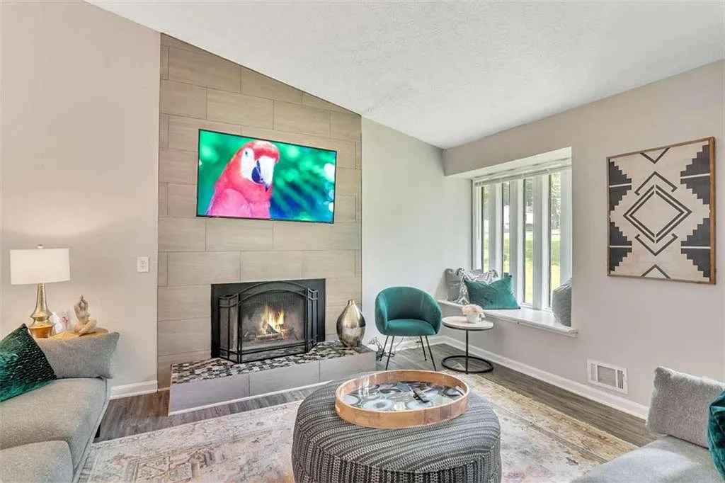 3 bed, 2.0 bath, $5,450 — Photo 4