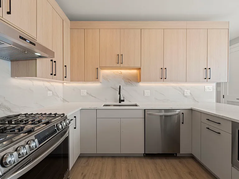 2354 W Polk St #303 — Photo 6