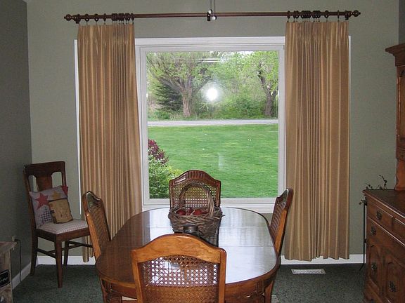 Sitting room/Dining Room
