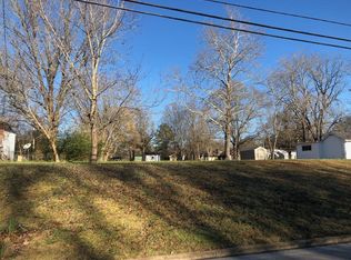 1008 Chickasaw Rd, Paris, TN 38242