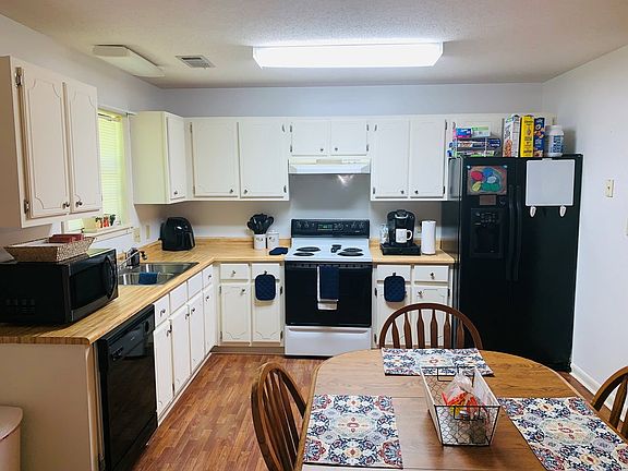 5th image of 104 Stevens Ln