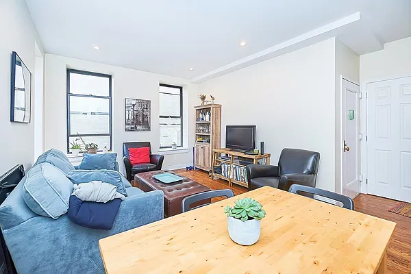 Rented by Keller Williams NYC | media 19