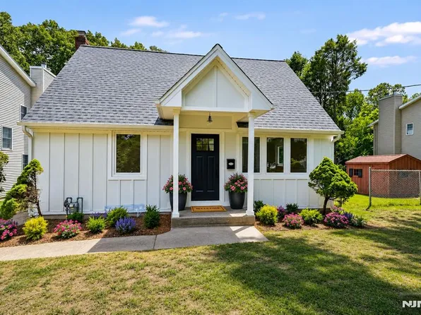 201 Dixon Ave, Dumont, NJ 07628