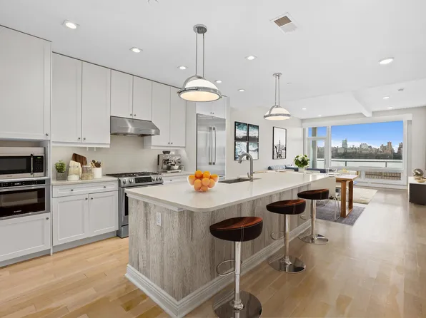 9 Somerset Ln Unit 517, Edgewater, NJ 07020