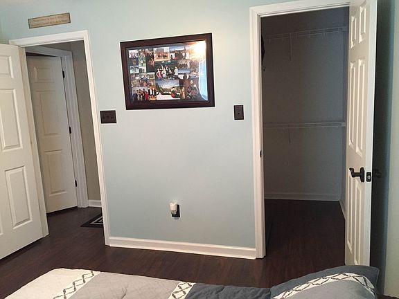 Guest walk-in closet