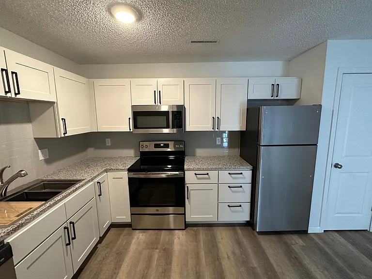 322 S Lucas St #3 — Photo 3