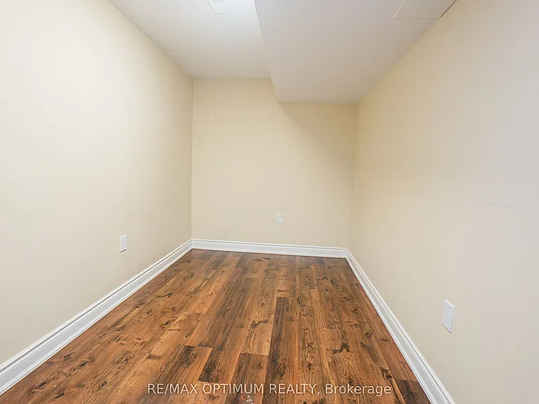 9 Fenchurch Dr #BASEMENT — Photo 11