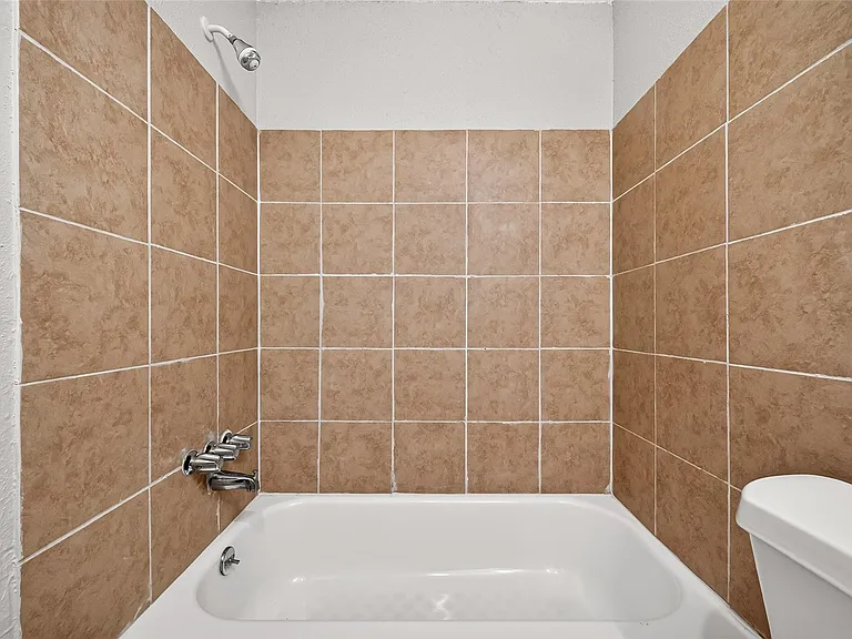 14306 River Glen Dr — Photo 20
