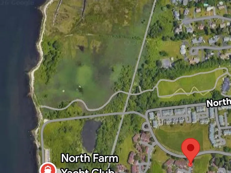This 2 BR condo is located within a prestigious private waterfront community called the North Farm Association in Bristol, RI