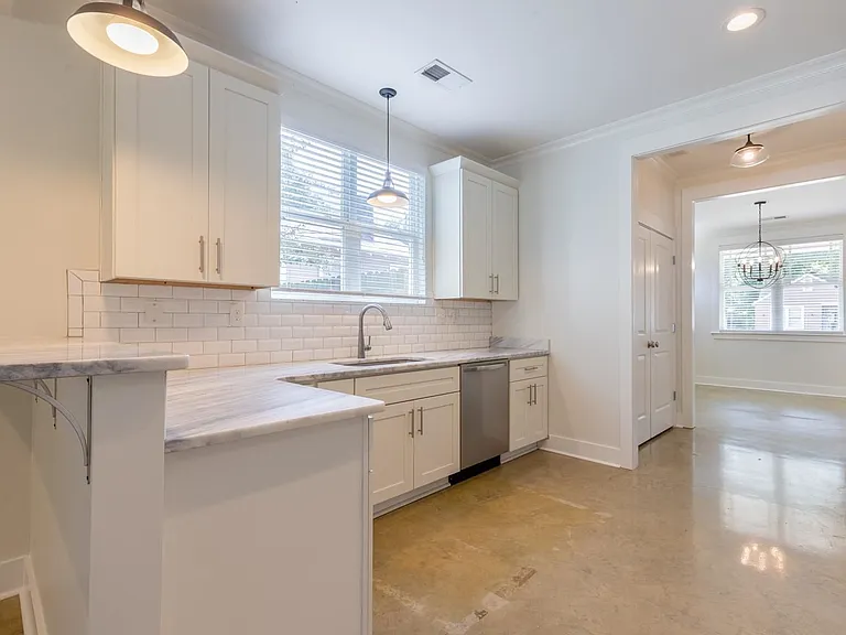 2912 Felix St — Photo 10