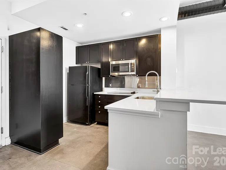 710 W Trade St #505 — Photo 6