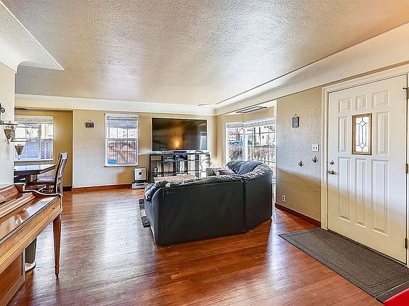 5th image of 2210 Georgia St