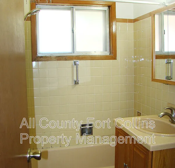 1208 Baker St — Photo 11
