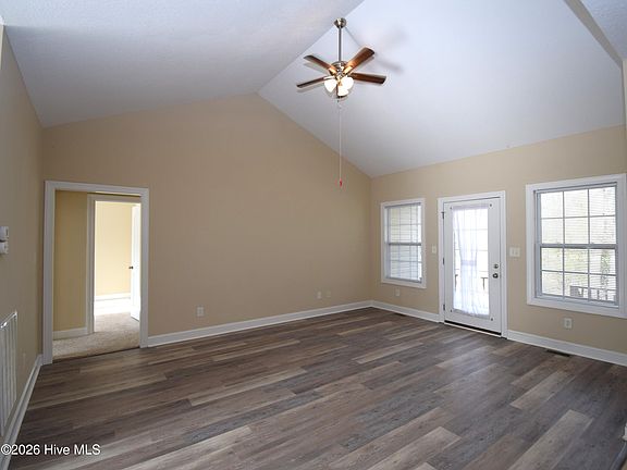 3rd image of 2320 Decorah Ct