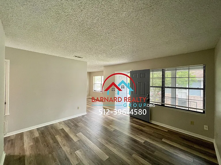 108 Lady Bird Lane — Photo 3