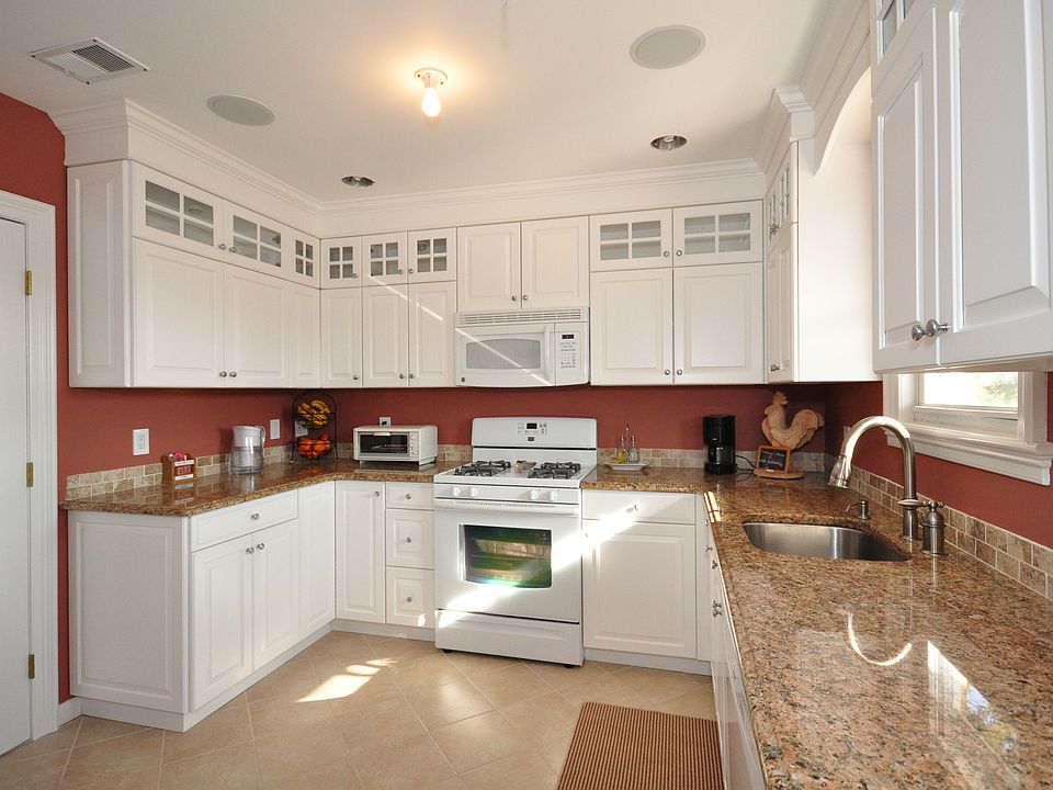 1st image of 25 Breckenridge Ave
