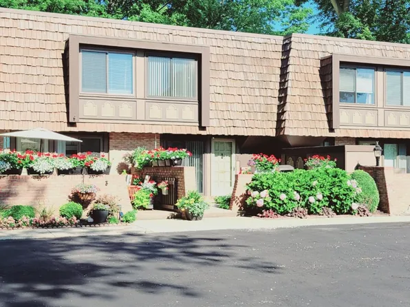 1120 By The Shores Dr APT 2, Huron, OH 44839