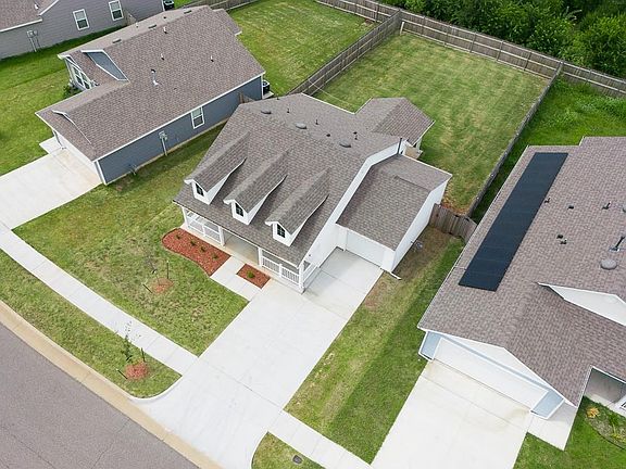 3rd image of 1109 SW 150th St