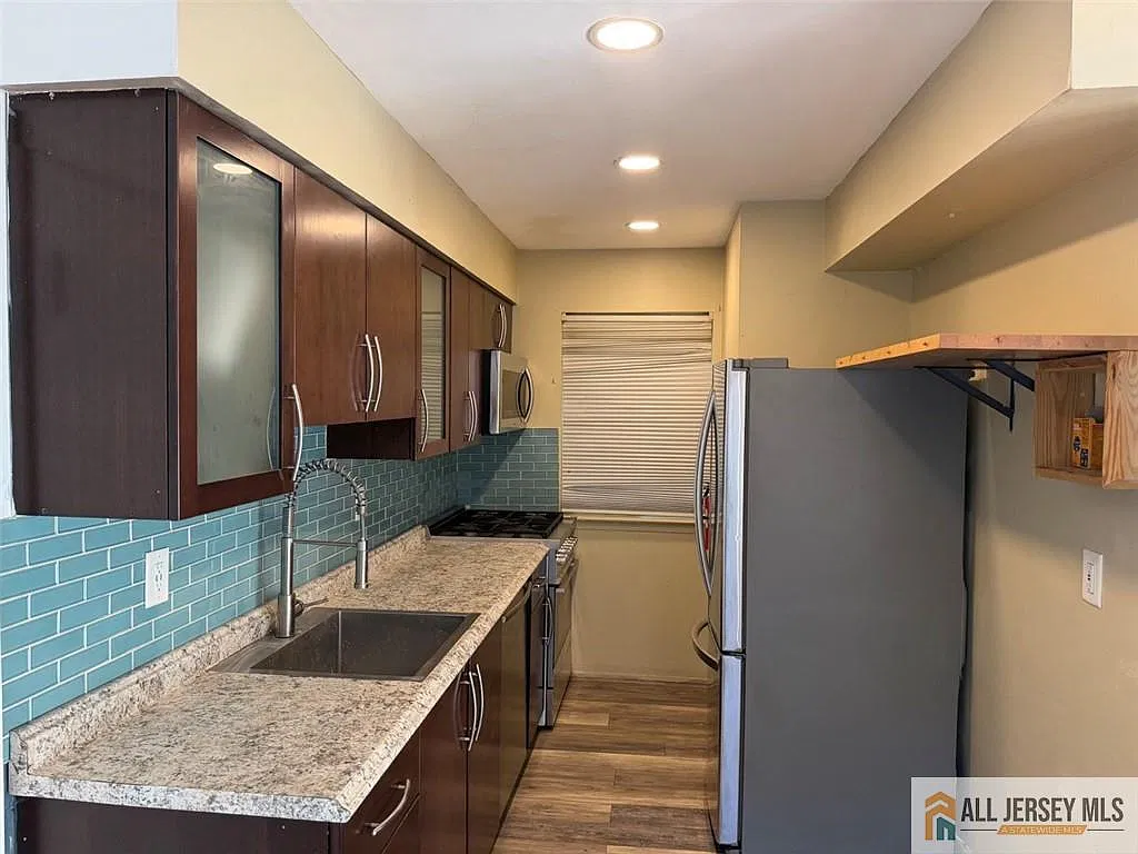 2 bed, 2.0 bath, 1008 sqft, $2,875 — Photo 3