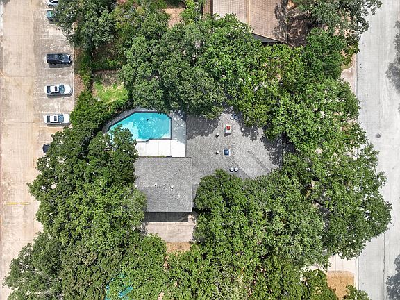 4th image of 2201 Adams Dr
