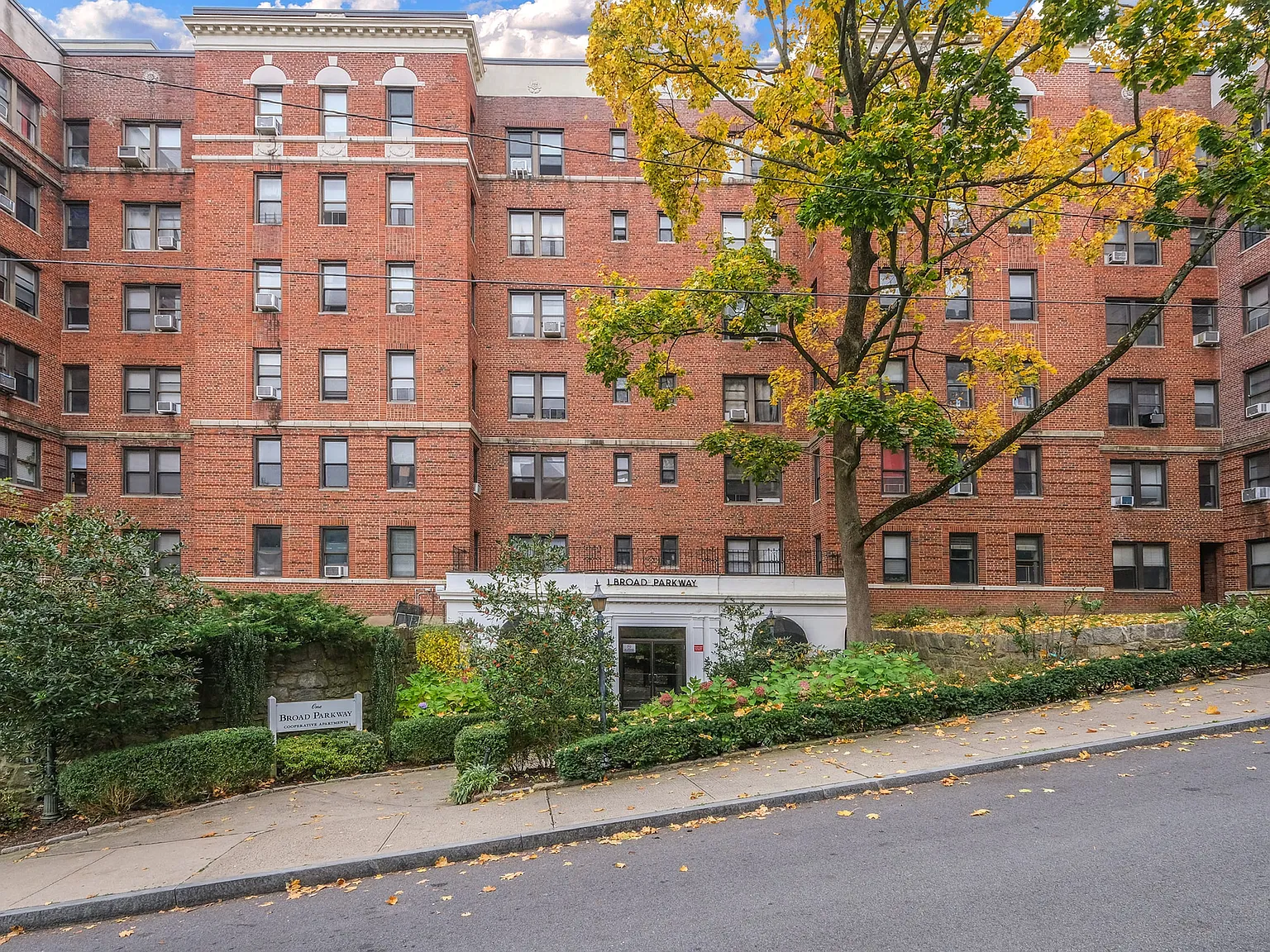 1 bed, 1.0 bath, 975 sqft, $2,550 — Photo 3