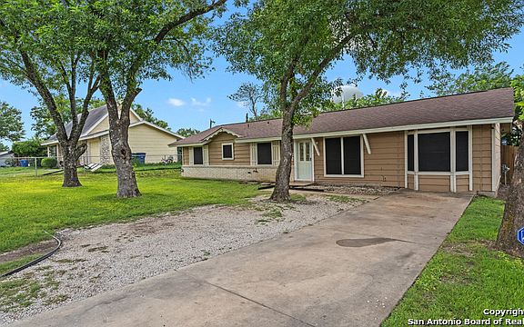 3rd image of 122 Paradise Valley