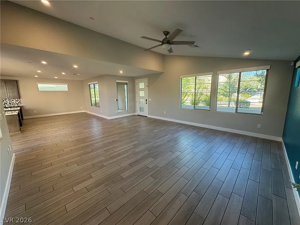4 bed, 3.5 bath, 3564 sqft, $3,350 — Photo 3