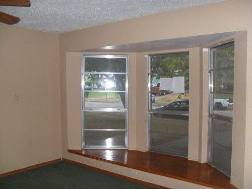 5th image of 301 W Grenoble Dr
