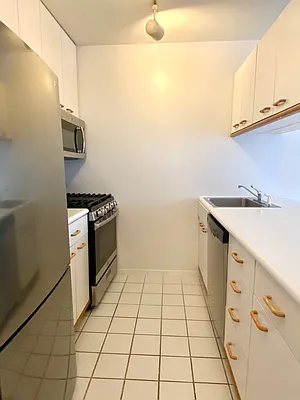 Rented by RELO REDAC INC. | media 28