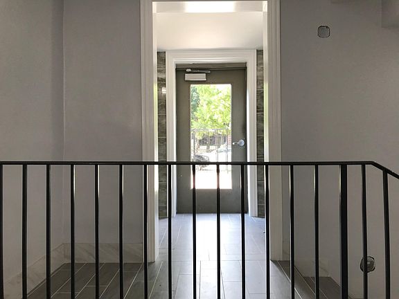 4th image of 4733 N Beacon St #109
