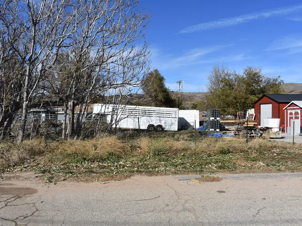 14431 W Chiptree Dr, Lake Hughes, CA 93532