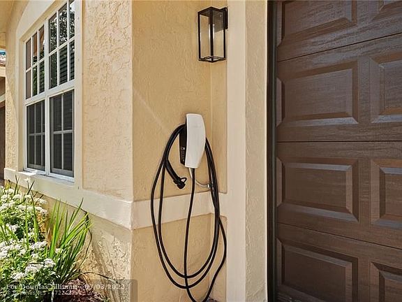 3rd image of 15952 SW 20th St