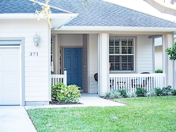 2nd image of 371 Hawthorne Ln