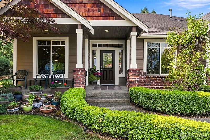 3rd image of 1106 15th Avenue SW