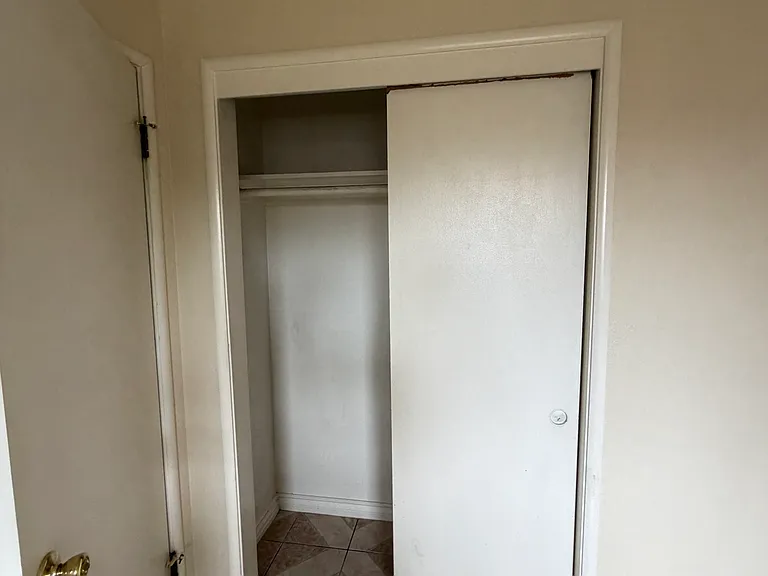 4207 N Woodson Ave — Photo 15