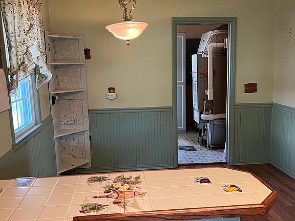 4th image of 102 Sussex Ave