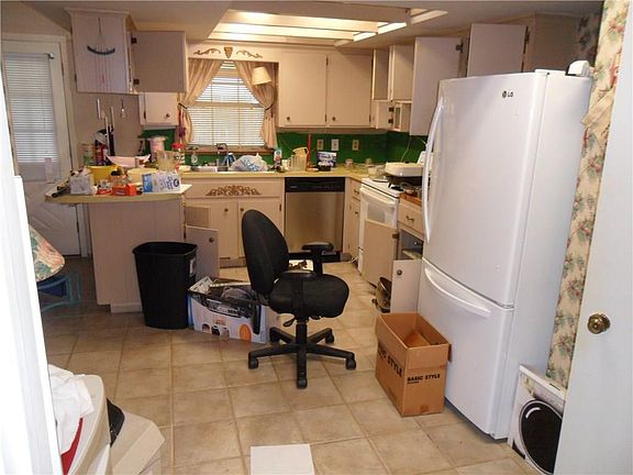 2nd image of 450 Wildbriar Dr