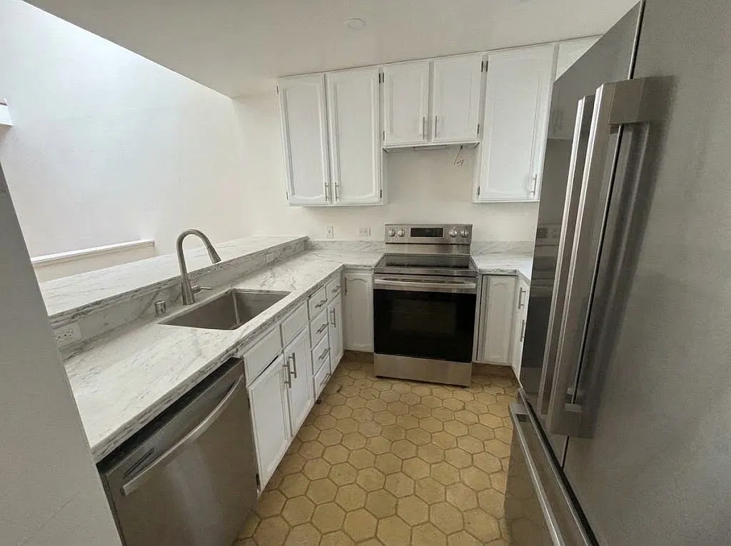 2 bed, 964 sqft, $3,500 — Photo 3